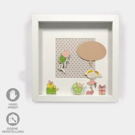 Geschenk-Idee im Rahmen zur Geburt eines Mädchens. Bunte Geschenke, Luftballons und ein fröhliches Mädchen mit Sprechblase