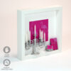 In strahlendem weiß, silber und pink gehalten präsentiert sich unser Geschenk-Rahmen 