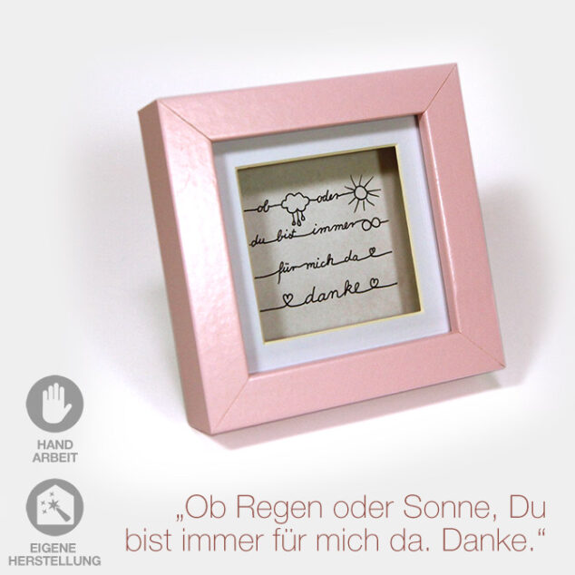Kleiner Geschenk-Rahmen zum Muttertag "Ob Regen oder Sonnenschein, Du bist für mich da". Rosa Rahmen mit weißem Passpartout und handgeschriebenem Text.
