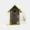 grünes Vogelhaus schwarze Front mit Aufschrift No,02