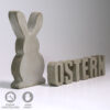Beton-Oster-Hase mit dem Beton-Buchstaben 