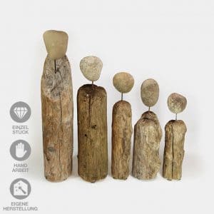 Über uns 16 In Handarbeit gefertigte Holz-Skulpturen mit Steinkopf aus Treibholz