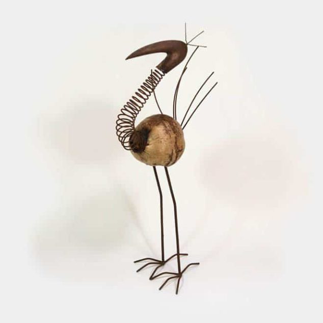 Skulptur Flamingo aus verrostetem Metall mit Kokosnuss-Körper