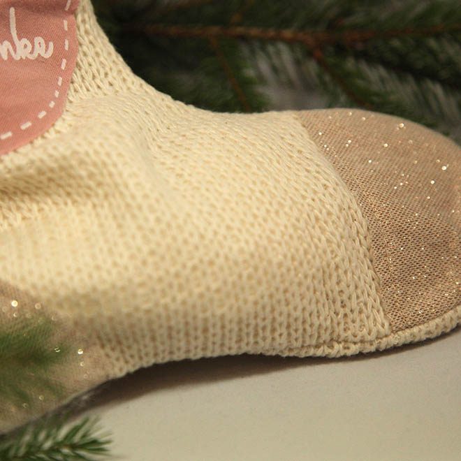 gestrickter Nikolausstiefel mit glitzernden Applikationen