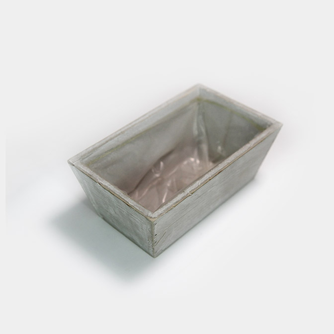 Rechteckige Holzschale "shabby chic look" in grau 5 Graue, rechteckige Holz-Schale im shabby chic. Mit Folie zum bepflanzen.