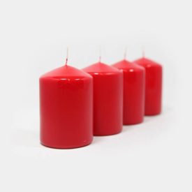 vier Stumpen-Kerzen in karminrot