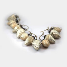 Zapfengirlande aus Glas in bronze