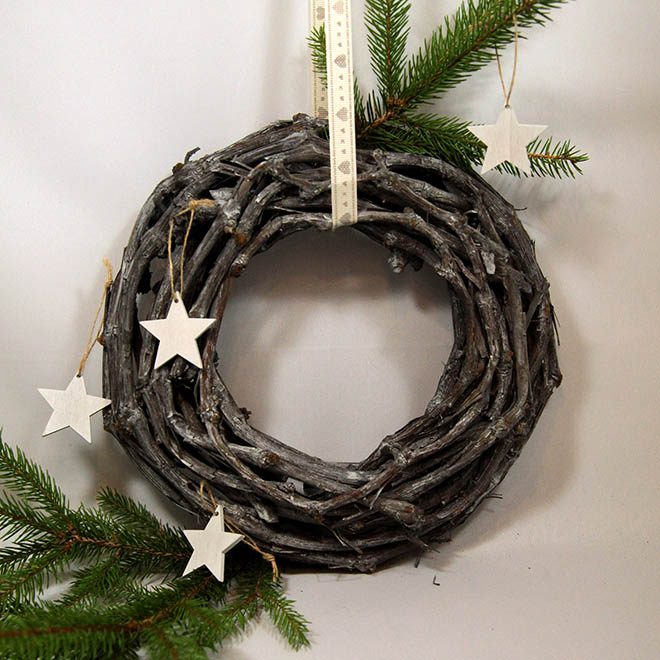 weiße Holz-Sterne zum aufhängen