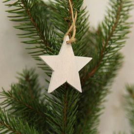 Schritt für Schritt zum perfekten Weihnachtsbaum. 11 weißer Holz-Stern zum aufhängen