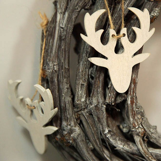 weiße Holz-Hirsche zum aufhängen