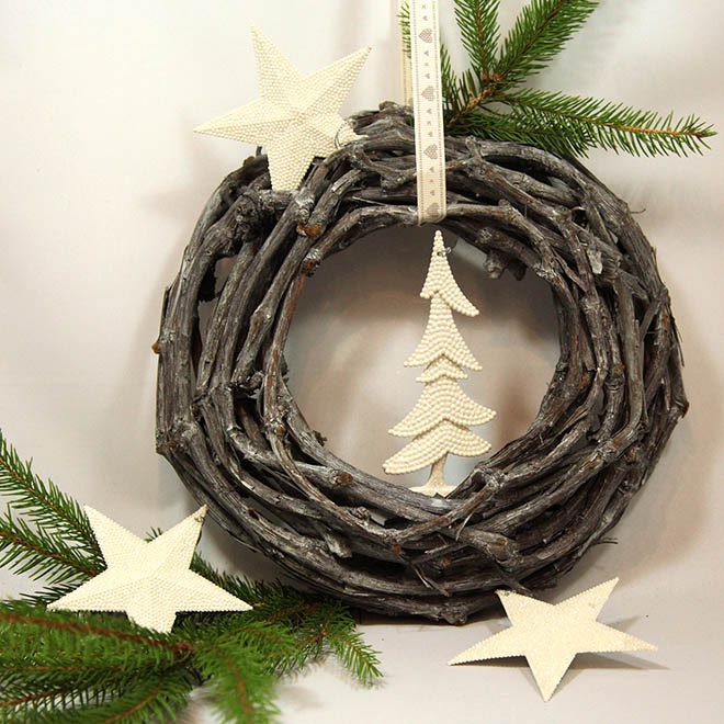 creme-farbendene Sterne zum aufhängen