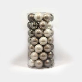 Schritt für Schritt zum perfekten Weihnachtsbaum. 19 große, grau-silberne Glas-Weihnachtsbaum-Kugeln Mix