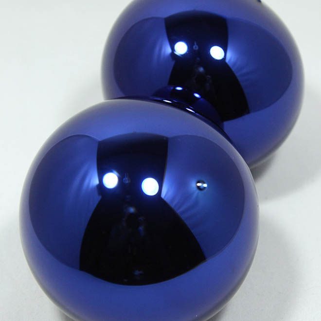 große, königsblaue Weihnachtsbaum-Kugeln