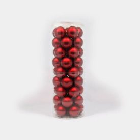 Schritt für Schritt zum perfekten Weihnachtsbaum. 15 rote, kleine Weihnachtsbaum-Kugeln aus Glas