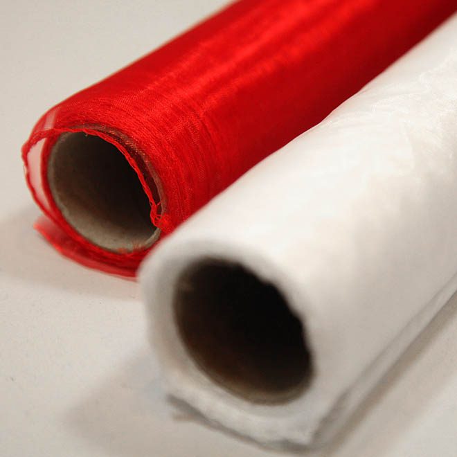 Organza-Tischläufer in rot und weiß
