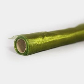 grüner Organza-Tischläufer auf der Rolle