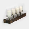Massiver Holz-Kerzenständer mit Metall und Glas-Zylindern mit vier weißen Kerzen.