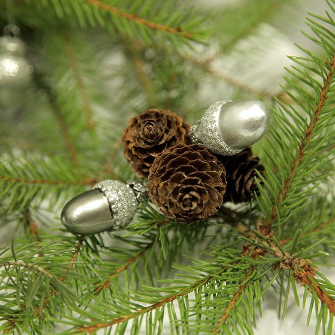 Deko-Set Grau-Mix Lärchen-Zapfen mit silbernen Eicheln