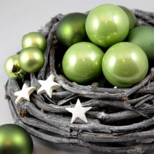 Über uns 2 Deko-Set Weihnachtsgesteck, grüne Kugeln, Sterne