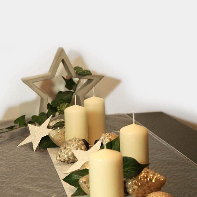 Weihnachts-Festtafel creme mit Zement-Stern