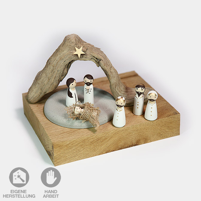 Von Hand bemalte Krippe-Figuren mit selbst gegossener Beton-Platte. Mittlere Ausführung mit den heiligen drei Königen.