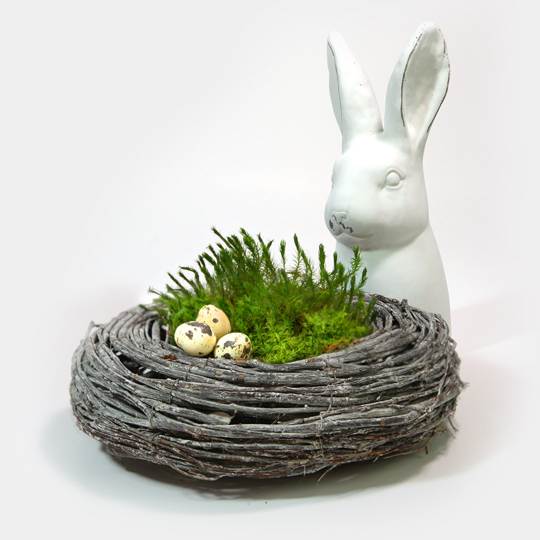 Oster-Deko-Set "Schauinsfeld" mit Nest 3 Reben-Kranz als Nest mit Moos und drei Wachteleiern, dazu Beton-Hase "Schauinsfeld"