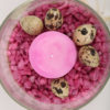 Windlicht "Ostern in Pink" 6 Windlicht im Glaszylinder. Mit pinker Kerze auf Sand und pinkem Deko-Kies umrandet von Wachtel-Eiern.