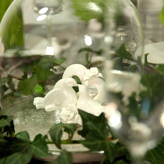 Hochzeitstafel Romantik weiße Tauben mit Herz