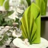 Hochzeitstafel Romantik grüne, elegant gefaltene Serviette
