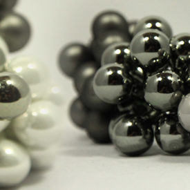 Weihnachts-Countdown Rabatt 16 auf dem Teaser-Bild sind kleine Weihnachtskugeln abgebildet.